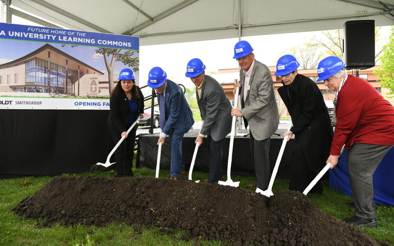 Learning Commons Groundbreaking